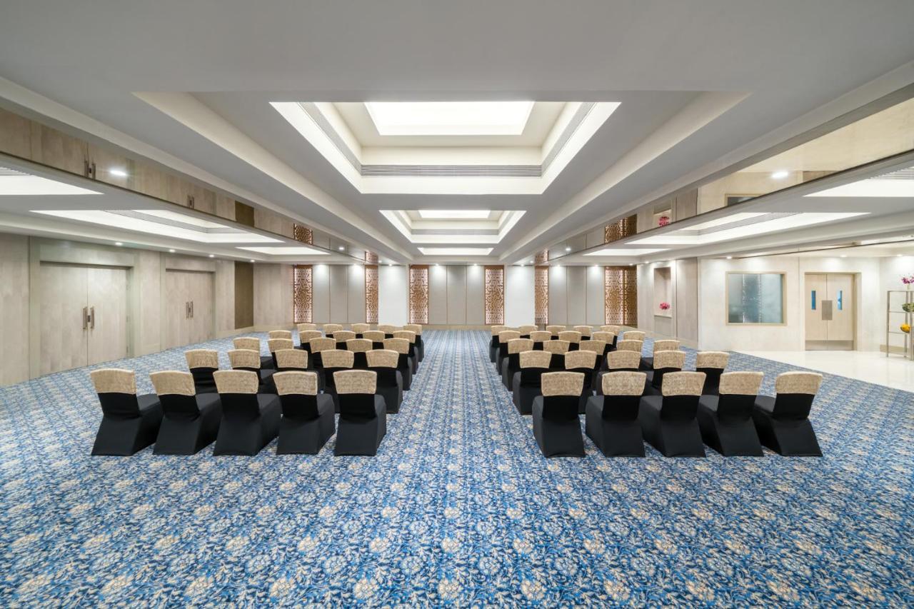 Vivanta Ahmedabad Sg Highway Buitenkant foto
