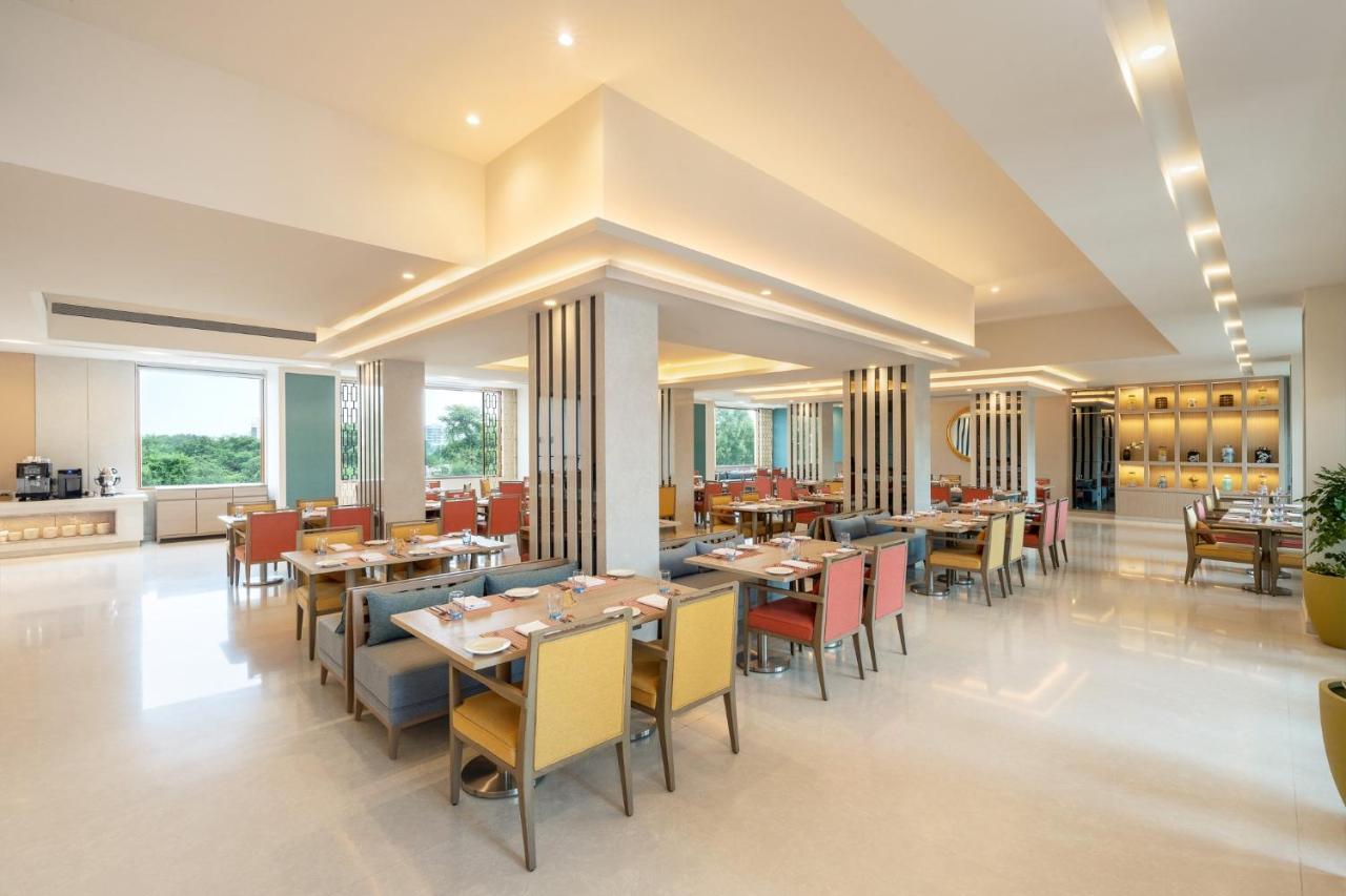 Vivanta Ahmedabad Sg Highway Buitenkant foto