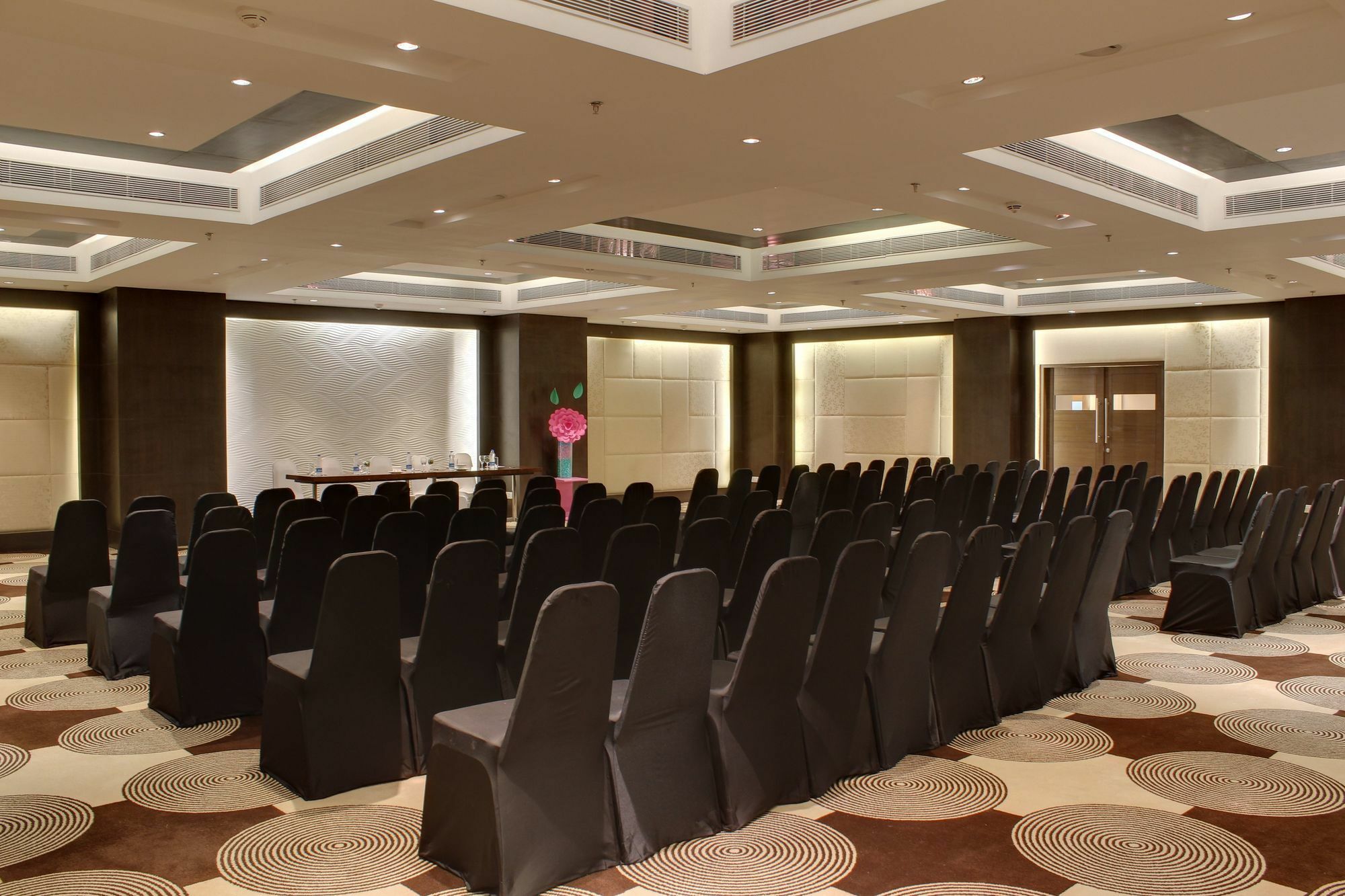 Vivanta Ahmedabad Sg Highway Buitenkant foto